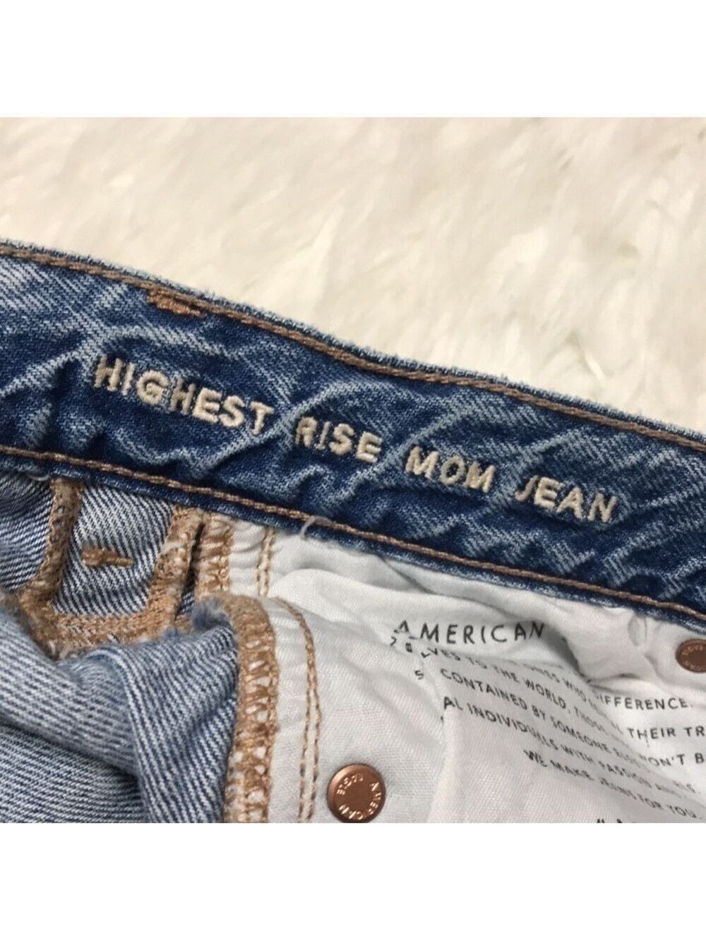AEO HIGHEST MOM RISE RIPPED JEANS SZ 4S - Picture 8 of 12